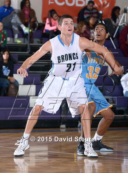 Thumbnail 2 in Burbank vs. Clovis North (St. Hope Elite Classic) photogallery.