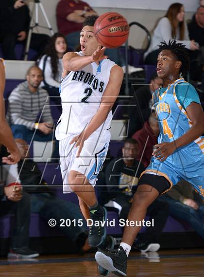 Thumbnail 1 in Burbank vs. Clovis North (St. Hope Elite Classic) photogallery.