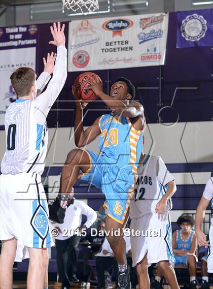Thumbnail 3 in Burbank vs. Clovis North (St. Hope Elite Classic) photogallery.