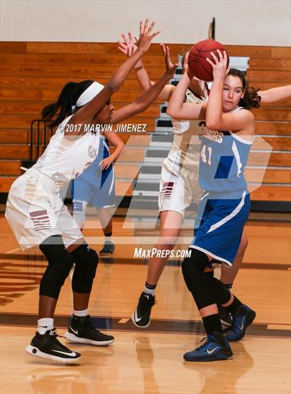 Thumbnail 1 in Royal vs Westlake photogallery.