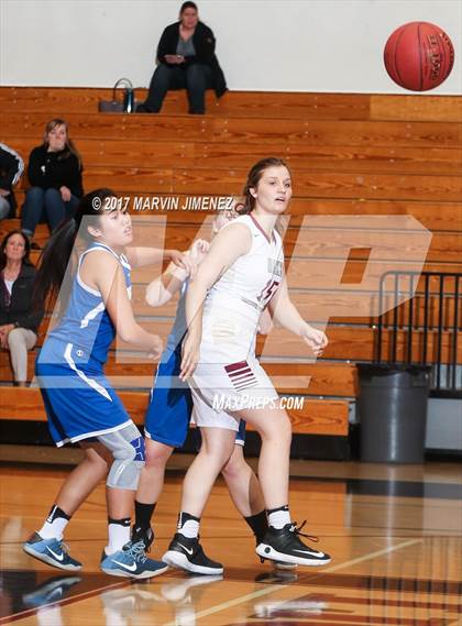 Thumbnail 1 in Royal vs Westlake photogallery.