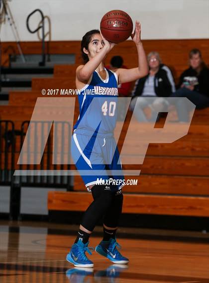 Thumbnail 1 in Royal vs Westlake photogallery.