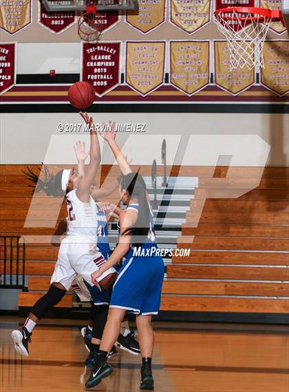 Thumbnail 1 in Royal vs Westlake photogallery.