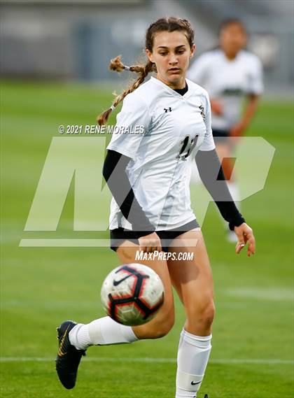 Thumbnail 2 in Bishop Montgomery vs La Salle photogallery.