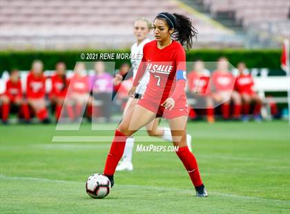 Thumbnail 3 in Bishop Montgomery vs La Salle photogallery.