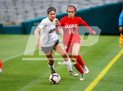 Thumbnail 1 in Bishop Montgomery vs La Salle photogallery.