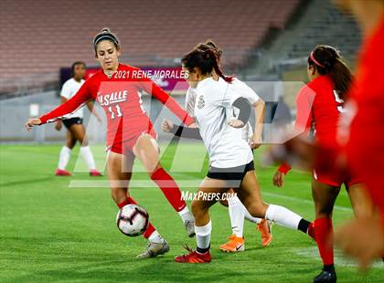 Thumbnail 1 in Bishop Montgomery vs La Salle photogallery.