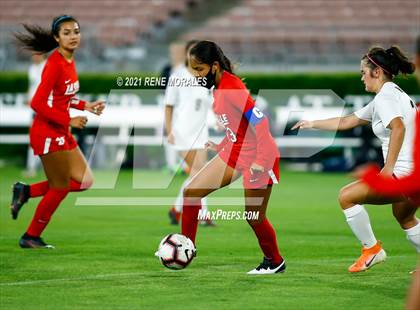 Thumbnail 3 in Bishop Montgomery vs La Salle photogallery.