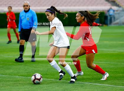 Thumbnail 1 in Bishop Montgomery vs La Salle photogallery.