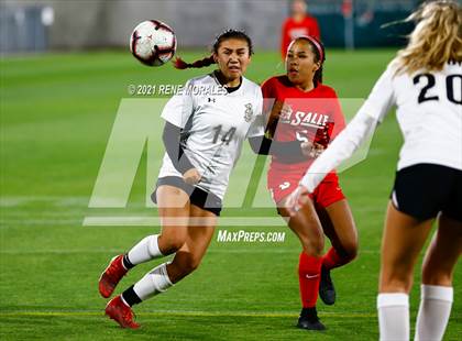 Thumbnail 1 in Bishop Montgomery vs La Salle photogallery.