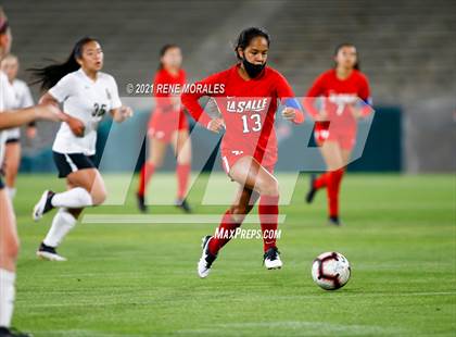 Thumbnail 2 in Bishop Montgomery vs La Salle photogallery.