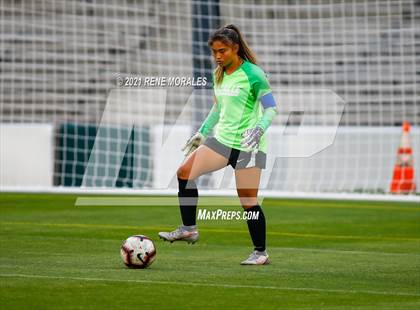 Thumbnail 2 in Bishop Montgomery vs La Salle photogallery.