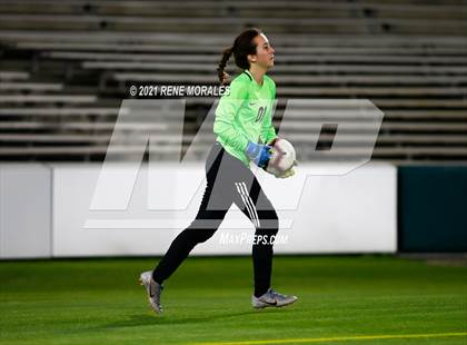 Thumbnail 1 in Bishop Montgomery vs La Salle photogallery.