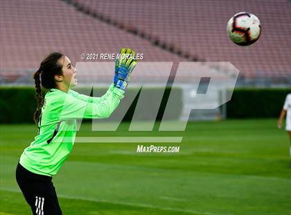 Thumbnail 3 in Bishop Montgomery vs La Salle photogallery.