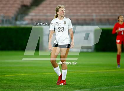 Thumbnail 2 in Bishop Montgomery vs La Salle photogallery.