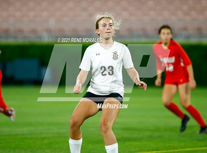 Thumbnail 3 in Bishop Montgomery vs La Salle photogallery.
