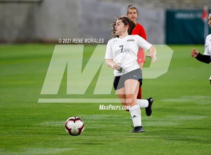 Thumbnail 3 in Bishop Montgomery vs La Salle photogallery.