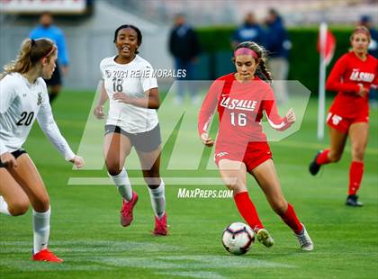 Thumbnail 1 in Bishop Montgomery vs La Salle photogallery.