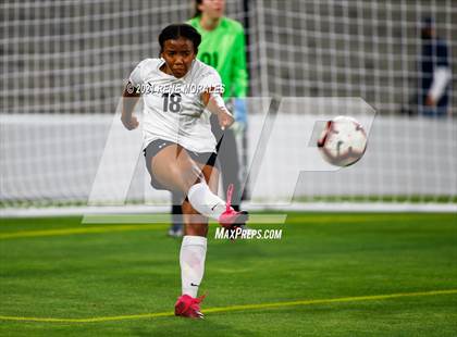 Thumbnail 2 in Bishop Montgomery vs La Salle photogallery.