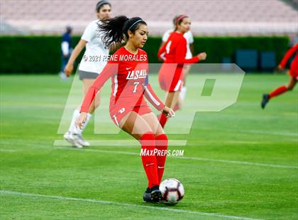 Thumbnail 3 in Bishop Montgomery vs La Salle photogallery.