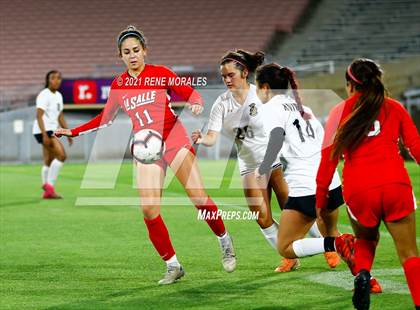 Thumbnail 3 in Bishop Montgomery vs La Salle photogallery.