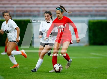 Thumbnail 1 in Bishop Montgomery vs La Salle photogallery.