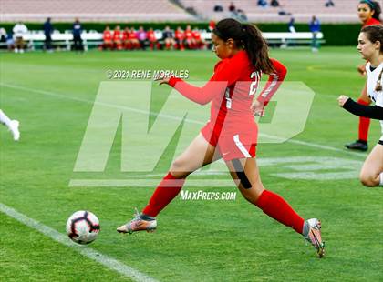 Thumbnail 2 in Bishop Montgomery vs La Salle photogallery.