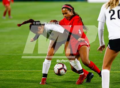 Thumbnail 2 in Bishop Montgomery vs La Salle photogallery.