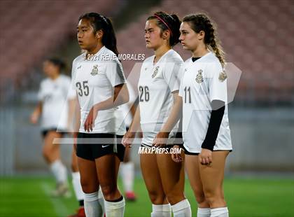 Thumbnail 3 in Bishop Montgomery vs La Salle photogallery.