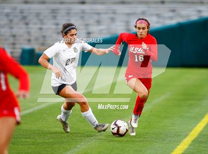 Thumbnail 2 in Bishop Montgomery vs La Salle photogallery.