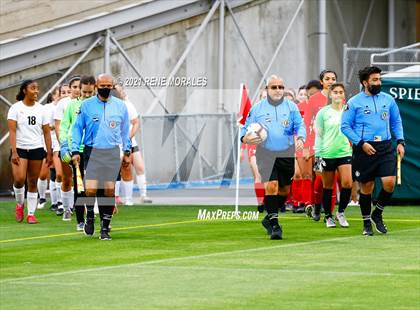 Thumbnail 1 in Bishop Montgomery vs La Salle photogallery.