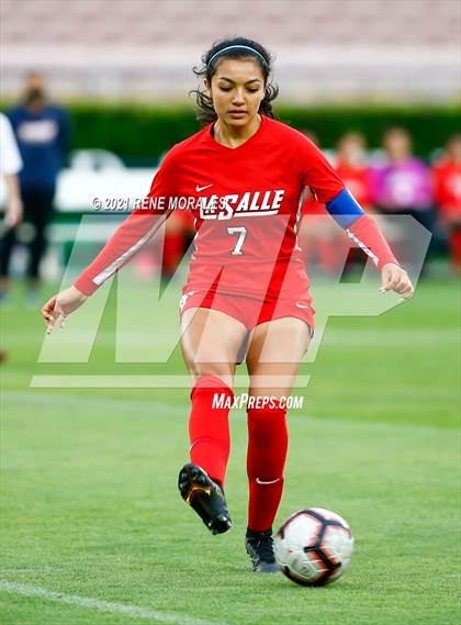 Thumbnail 1 in Bishop Montgomery vs La Salle photogallery.