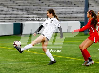 Thumbnail 2 in Bishop Montgomery vs La Salle photogallery.