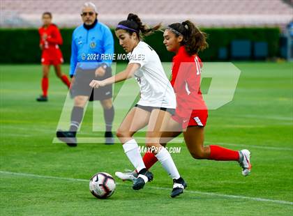 Thumbnail 2 in Bishop Montgomery vs La Salle photogallery.