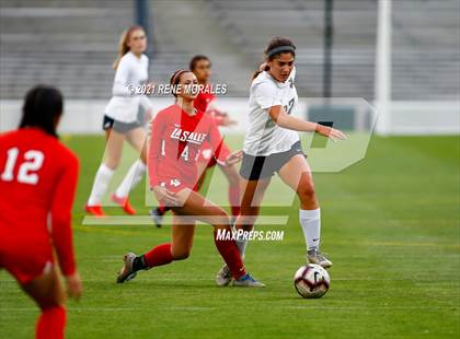 Thumbnail 2 in Bishop Montgomery vs La Salle photogallery.