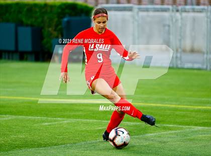 Thumbnail 2 in Bishop Montgomery vs La Salle photogallery.