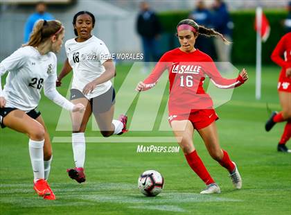 Thumbnail 2 in Bishop Montgomery vs La Salle photogallery.