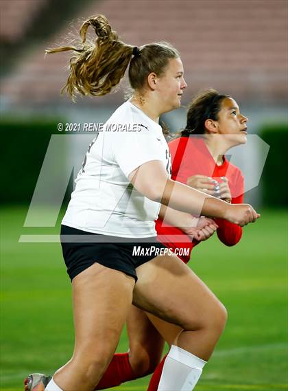 Thumbnail 2 in Bishop Montgomery vs La Salle photogallery.