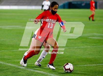 Thumbnail 1 in Bishop Montgomery vs La Salle photogallery.