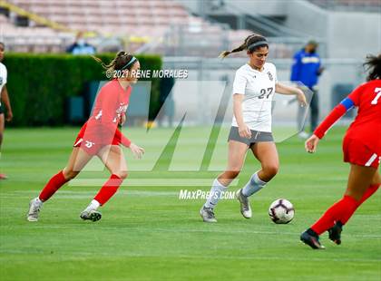 Thumbnail 1 in Bishop Montgomery vs La Salle photogallery.