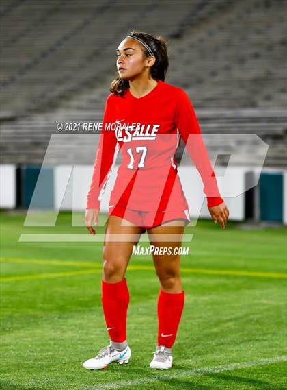 Thumbnail 2 in Bishop Montgomery vs La Salle photogallery.