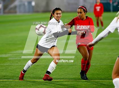 Thumbnail 3 in Bishop Montgomery vs La Salle photogallery.