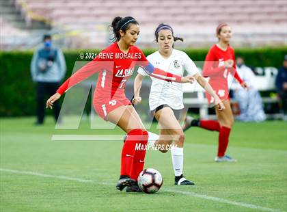 Thumbnail 3 in Bishop Montgomery vs La Salle photogallery.