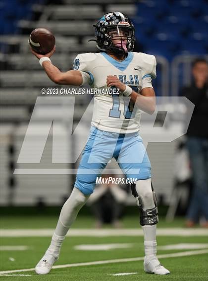 Thumbnail 1 in Harlan vs. Steele (UIL 6A Division II Region 4 Semifinal) photogallery.