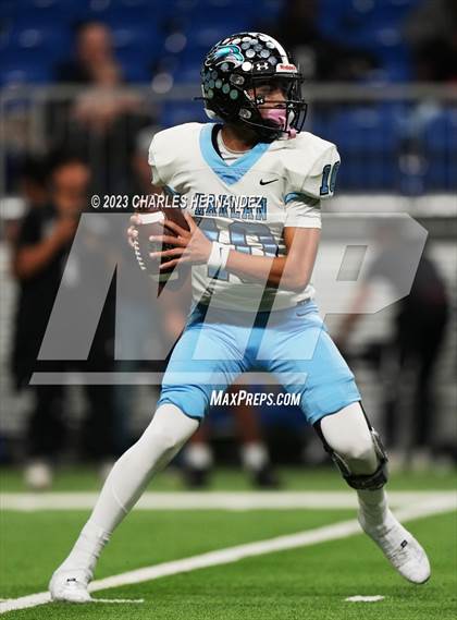 Thumbnail 1 in Harlan vs. Steele (UIL 6A Division II Region 4 Semifinal) photogallery.