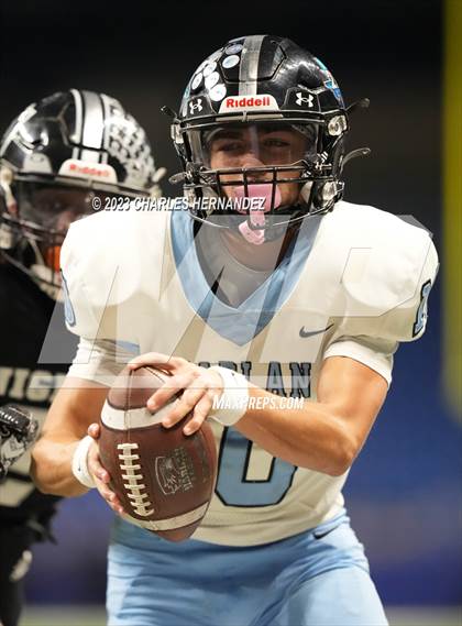 Thumbnail 2 in Harlan vs. Steele (UIL 6A Division II Region 4 Semifinal) photogallery.