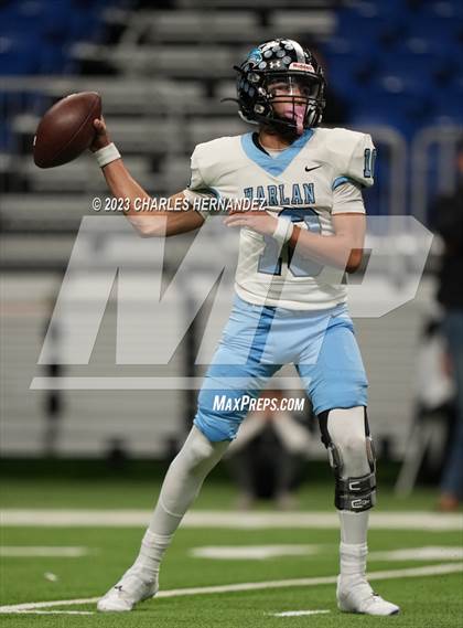 Thumbnail 2 in Harlan vs. Steele (UIL 6A Division II Region 4 Semifinal) photogallery.