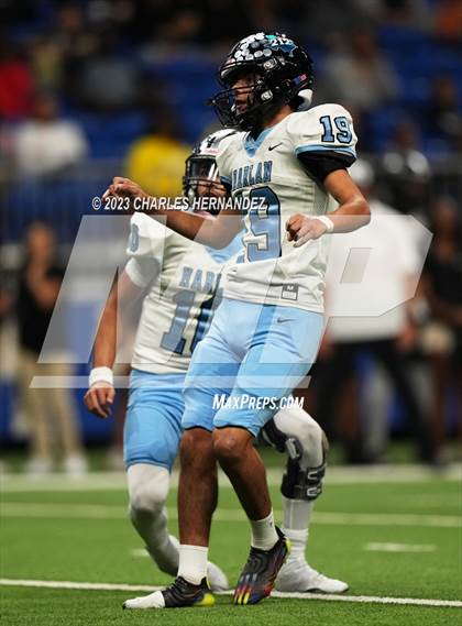 Thumbnail 1 in Harlan vs. Steele (UIL 6A Division II Region 4 Semifinal) photogallery.