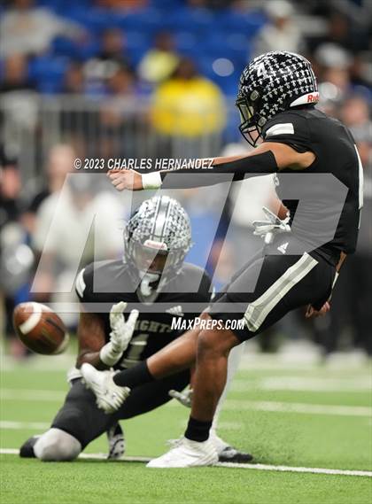 Thumbnail 1 in Harlan vs. Steele (UIL 6A Division II Region 4 Semifinal) photogallery.