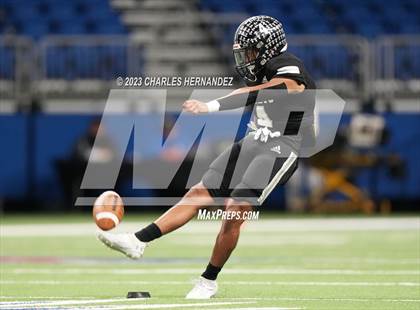 Thumbnail 1 in Harlan vs. Steele (UIL 6A Division II Region 4 Semifinal) photogallery.